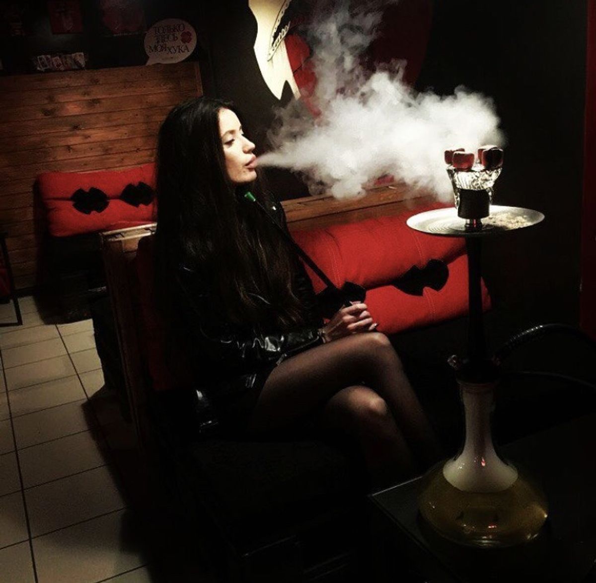 Кальянные в городе севастополь. Мята кальянная Севастополь. Hookah place Воронеж кальянная. Кальянная Севастополь. Кальянная Уфа с девушкой.