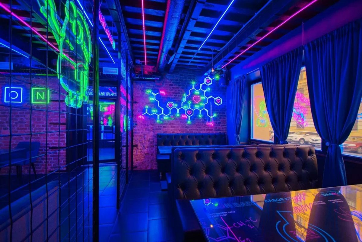 Кальянная и бар в Спб Neon Bar 31